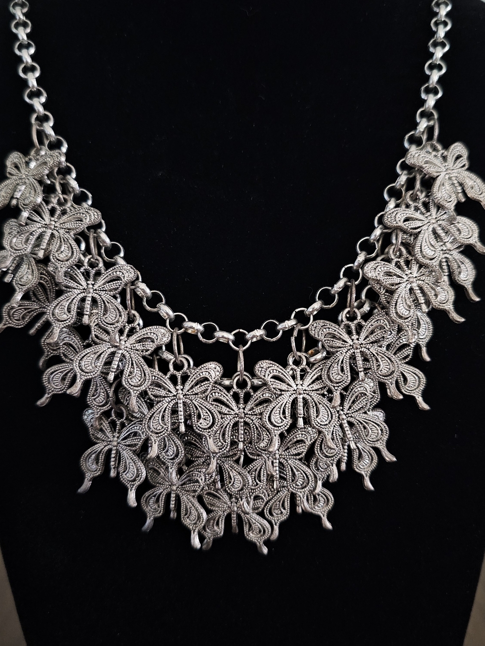 RARE Betsey Johnson Silver Tone Butterfly Statement Necklace - Picture 2 of 6